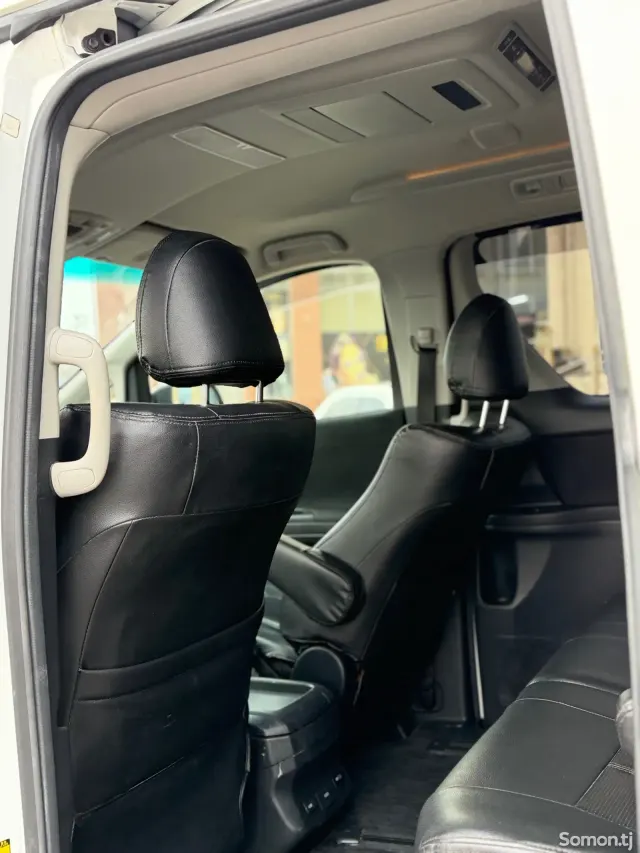 Toyota Alphard 2014 · 2.4 AT