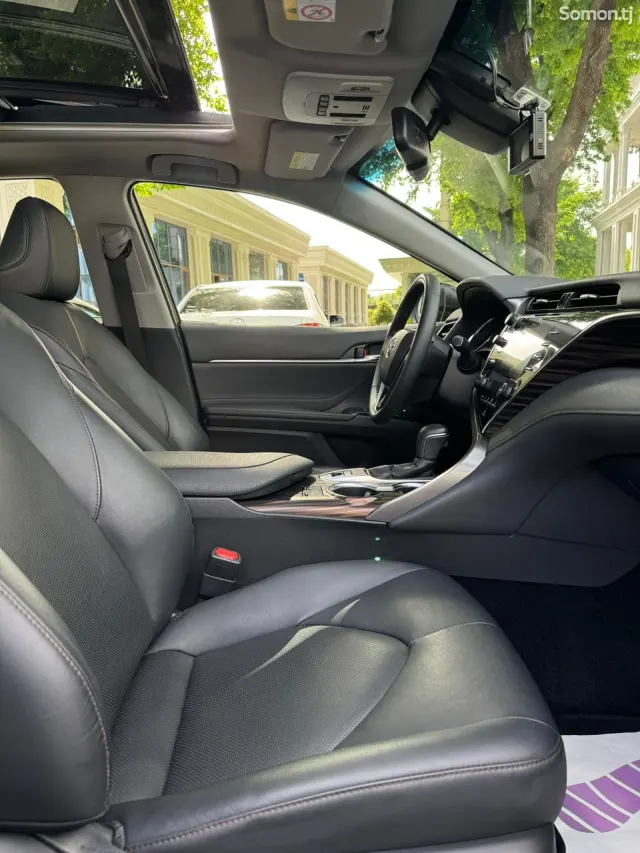 Toyota Camry 2018 · 2.5 AT
