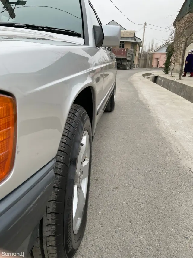 Mercedes-Benz W201 1986 · 2.5 AT