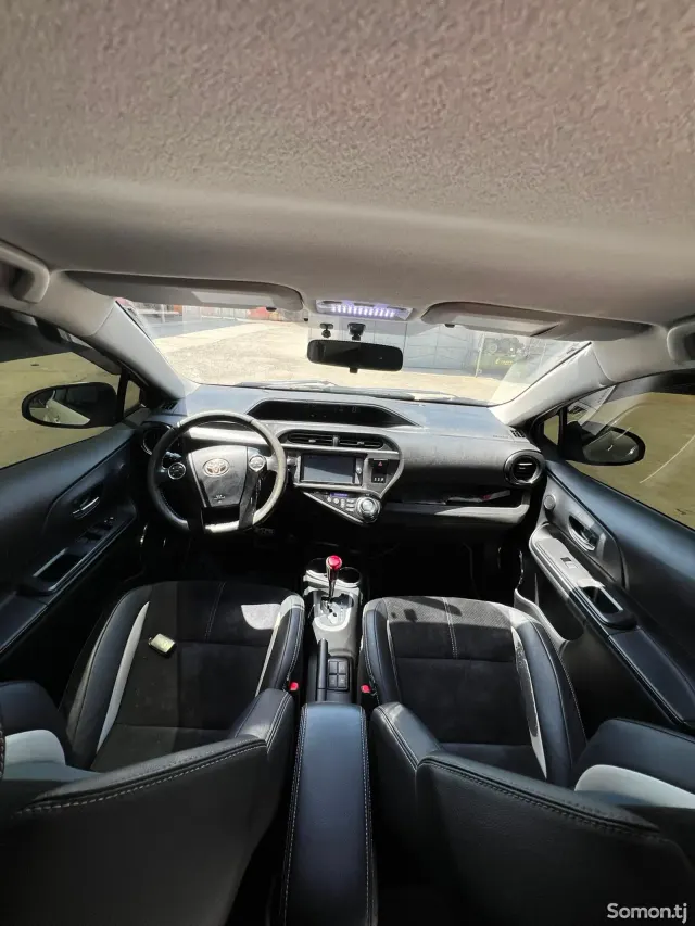 Toyota Aqua 2014 · 1.5 AT