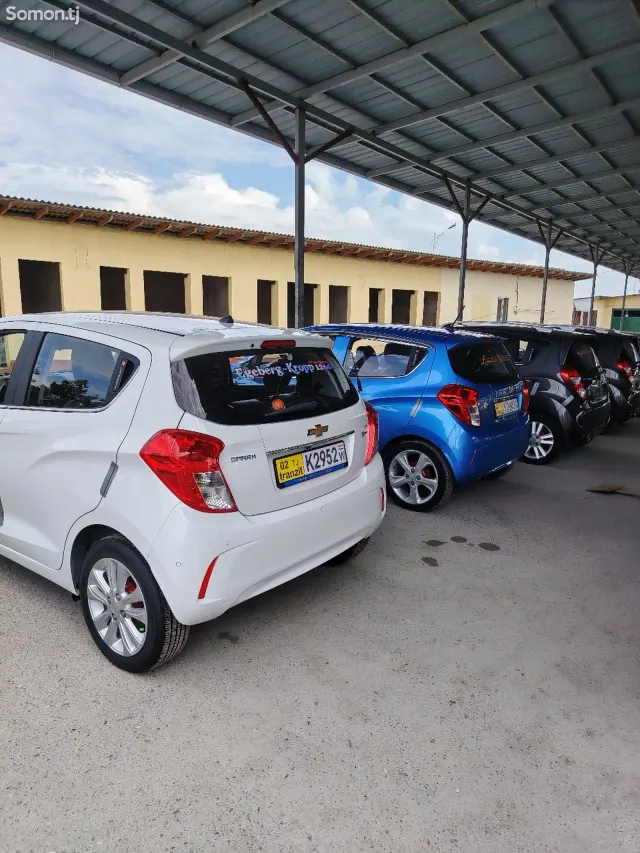 Chevrolet Spark 2015 · 1.0 AT