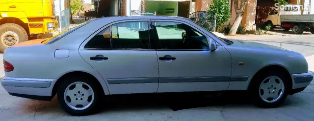 Mercedes-Benz E class 1997 · 2.2 MT