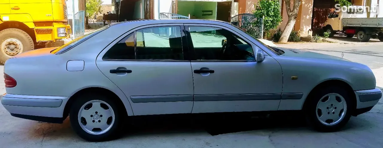 Mercedes-Benz E class 1997 · 2.2 MT