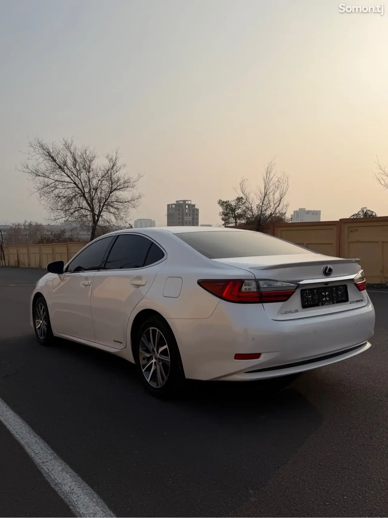 Lexus ES series 2016 · 3.0 AT