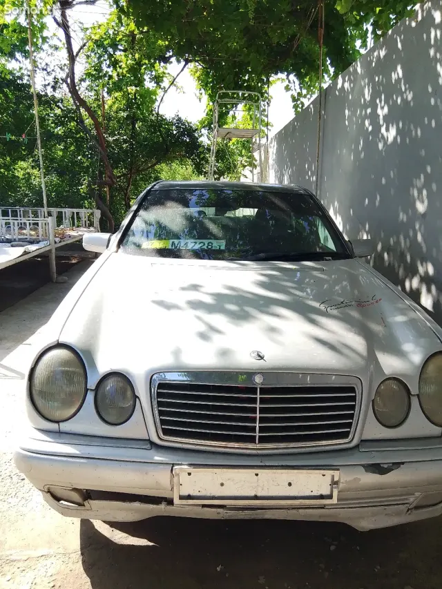 Mercedes-Benz E class 1997 · 2.0 MT