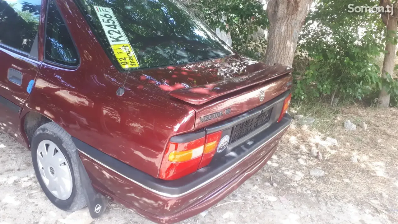 Opel Vectra A 1993 · 1.6 MT