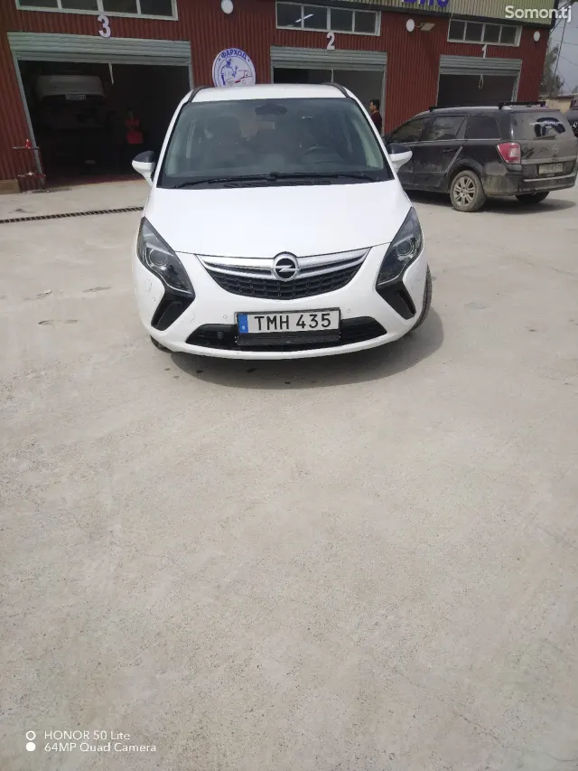 Opel Zafira 2015 · 1.6 MT