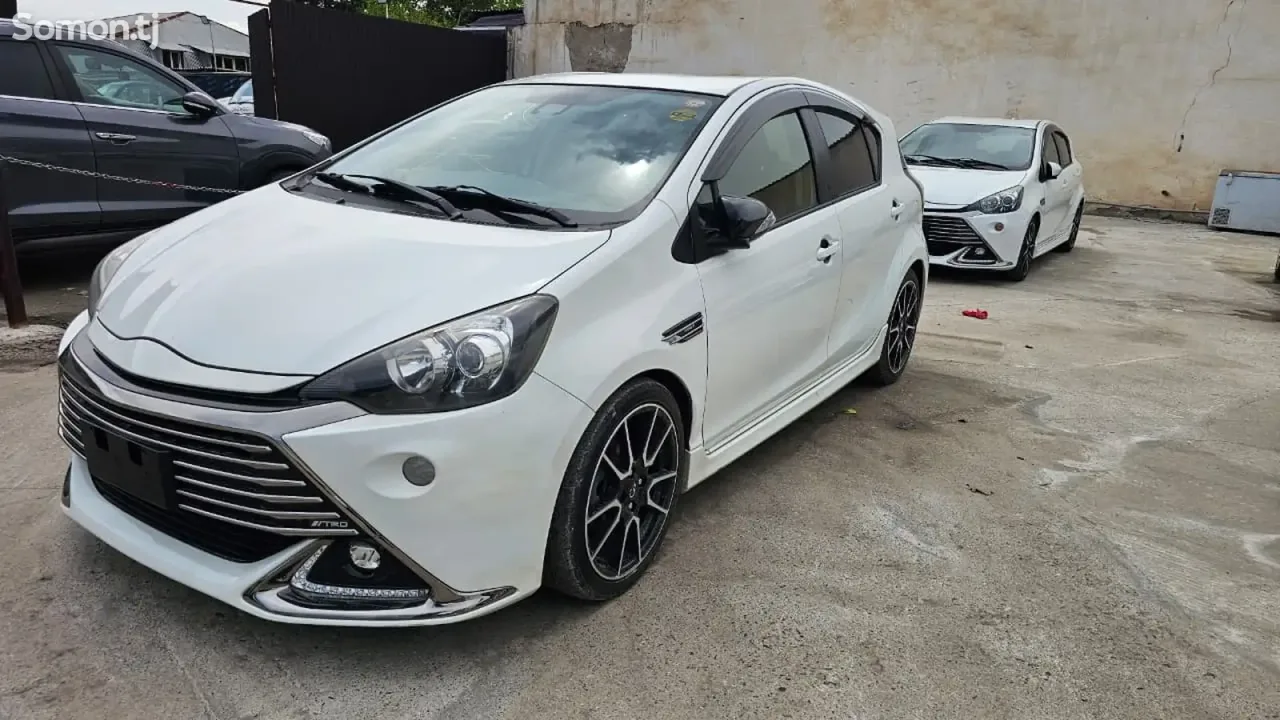 Toyota Aqua 2015 · 1.5 AT