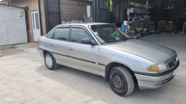Opel Astra H 1995 · 1.6 MT