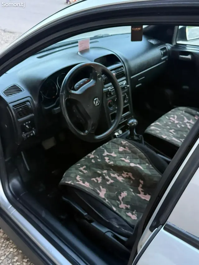 Opel Astra G 2000 · 1.6 AT