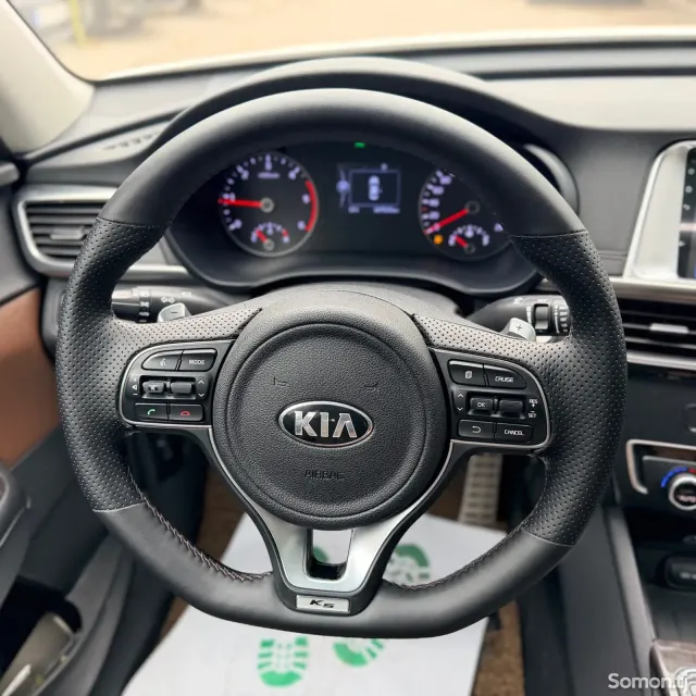 Kia K5 2016 · 1.7 AT
