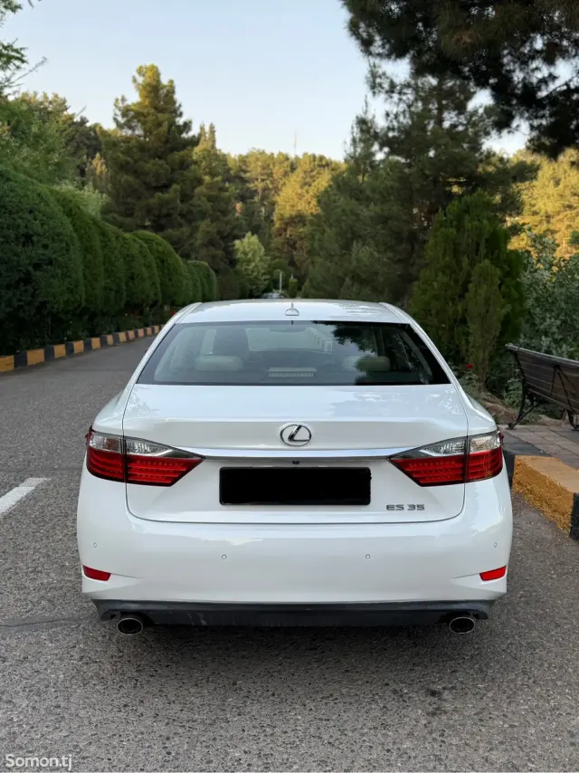 Lexus ES series 2015 · 3.5 AT