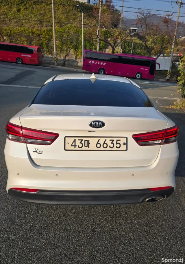 Kia K5 2018 · 2.0 AT