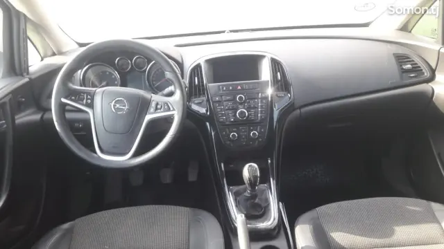 Opel Astra J 2015 · 1.8 MT