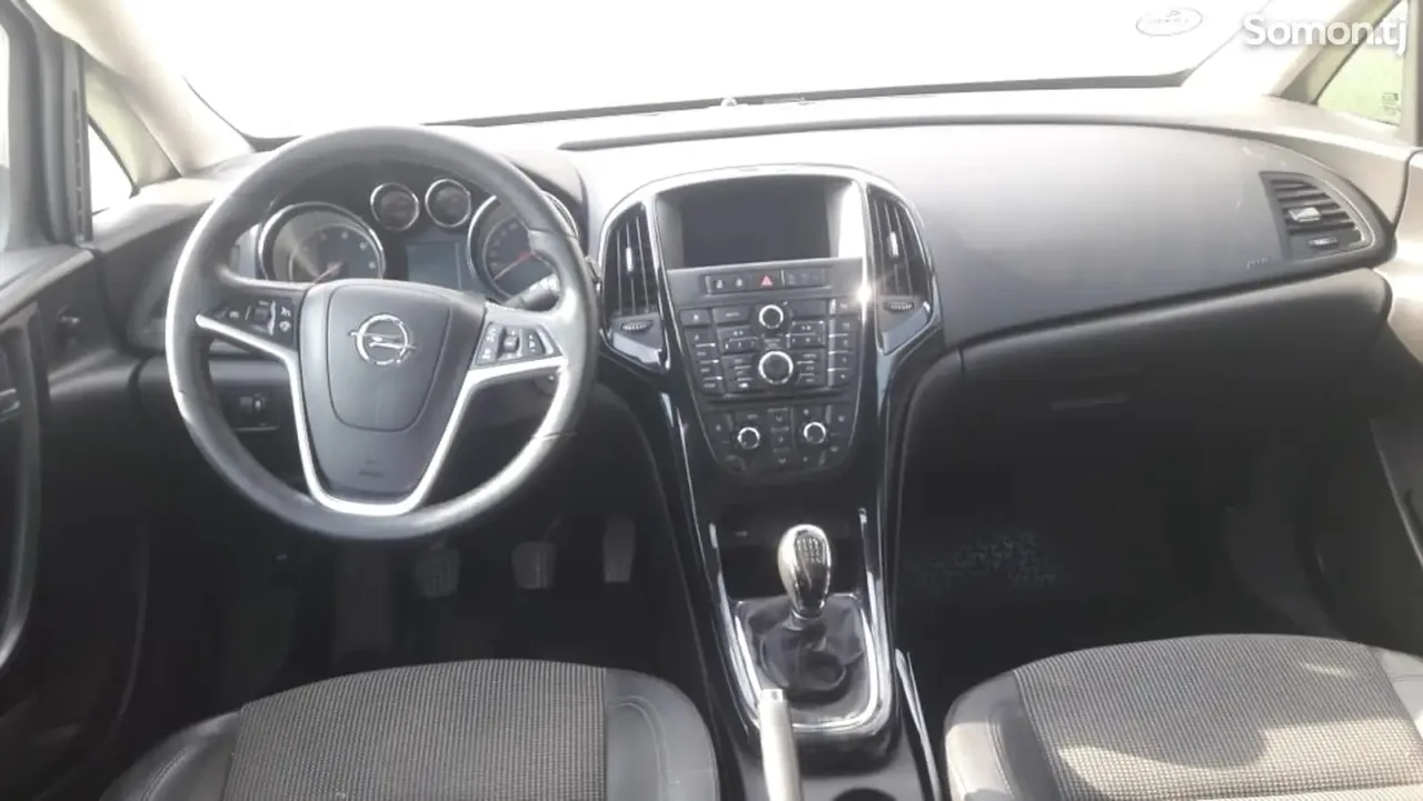 Opel Astra J 2015 · 1.8 MT