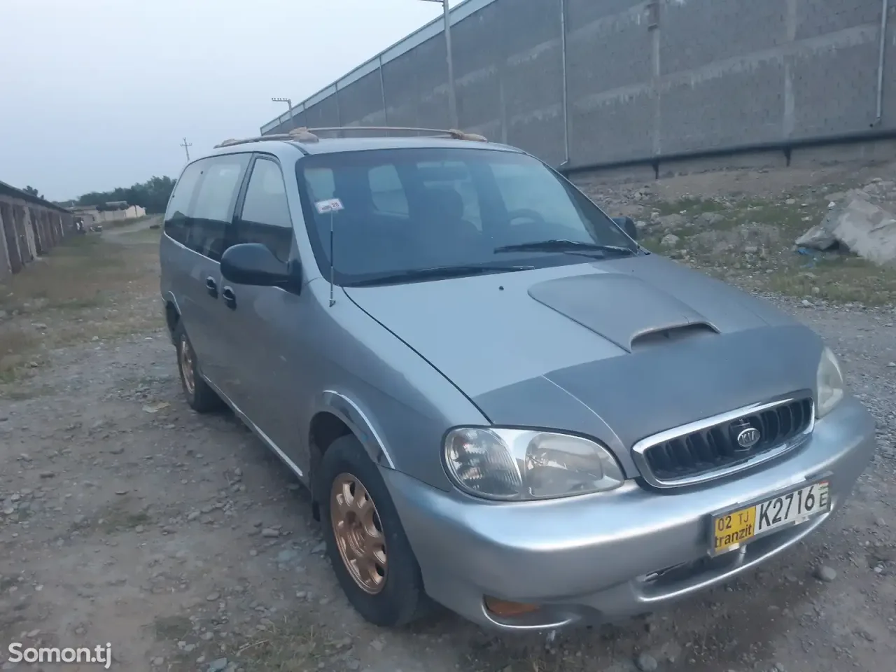 Kia Carnival 2000 · 2.5 MT