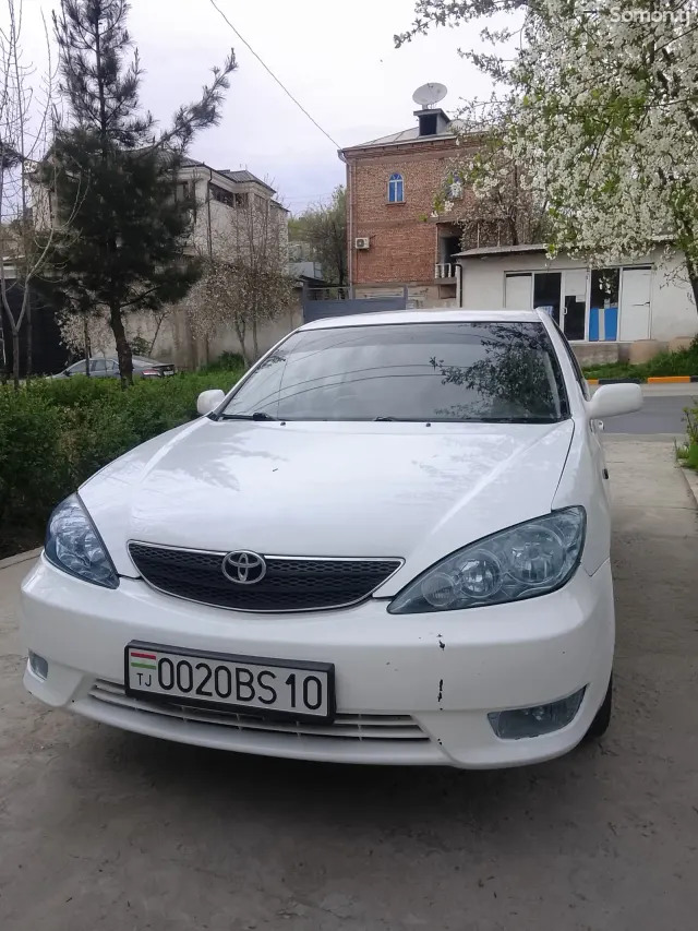 Toyota Camry 2004 · 2.4 AT