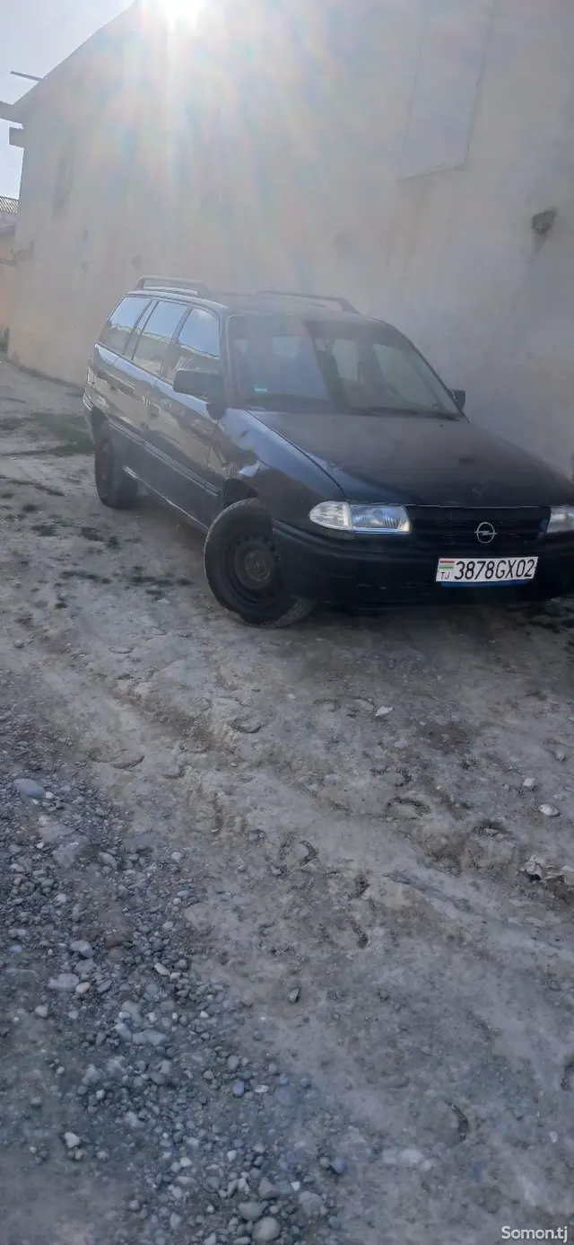 Opel Astra F 1994 · 1.6 MT