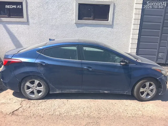 Hyundai Elantra 2015 · 1.8 AT