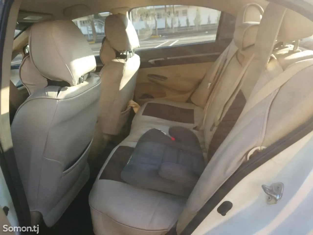 Honda Civic 2006 · 1.8 AT