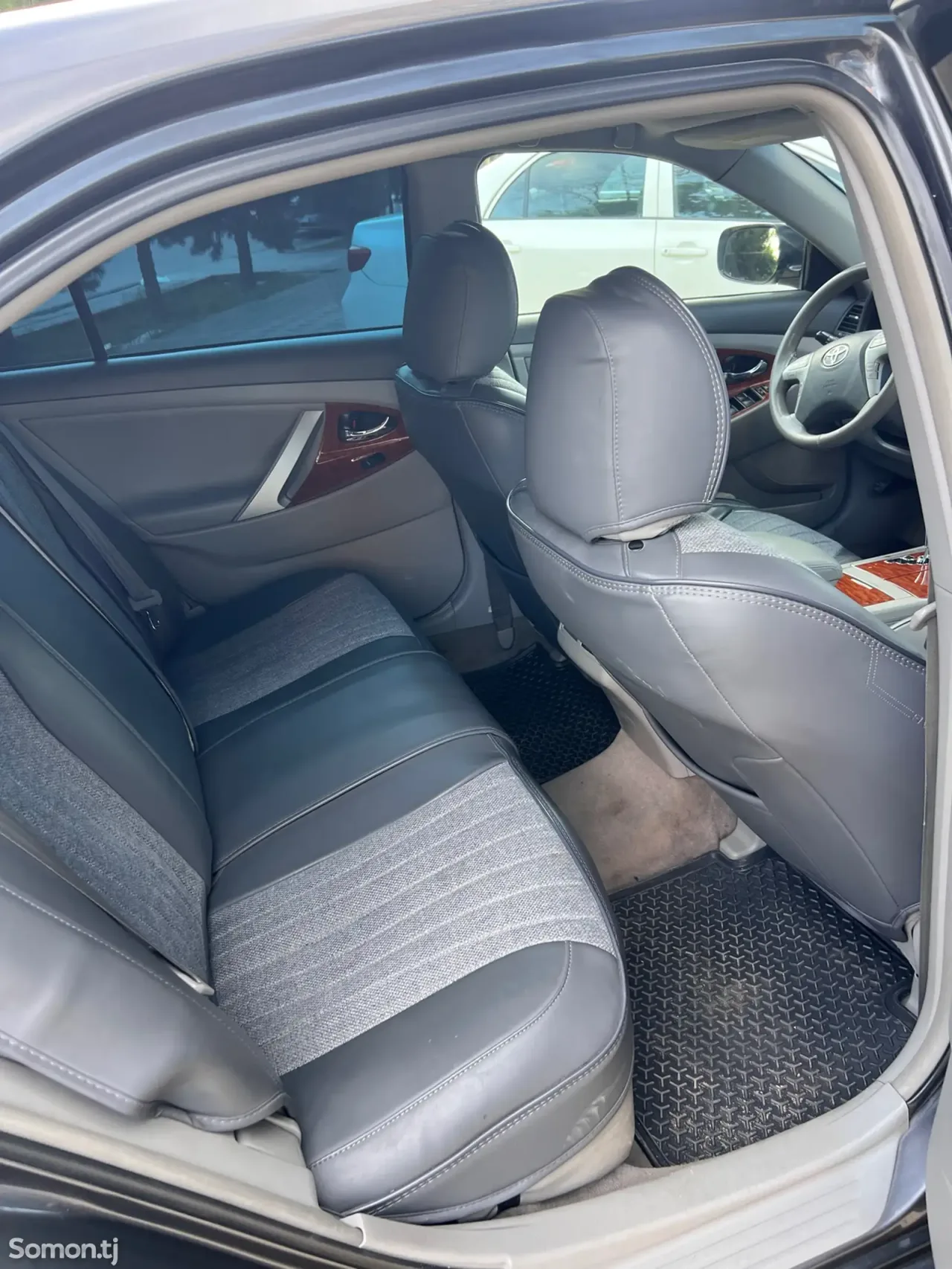 Toyota Camry 2011 · 2.5 AT