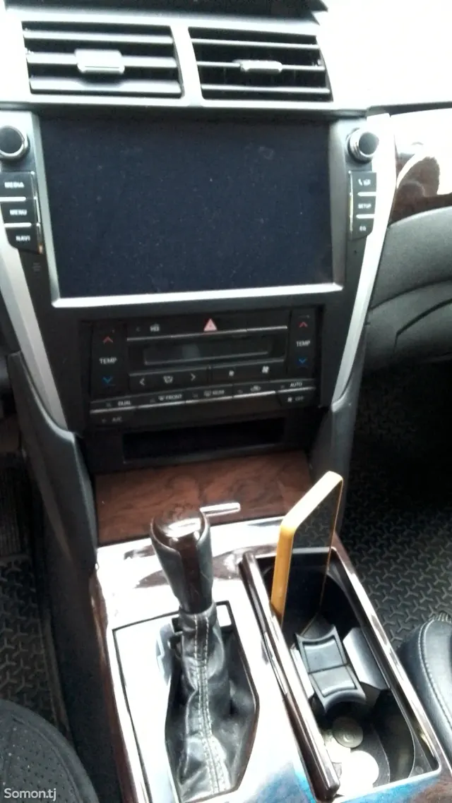 Toyota Camry 2015 · 2.0 AT