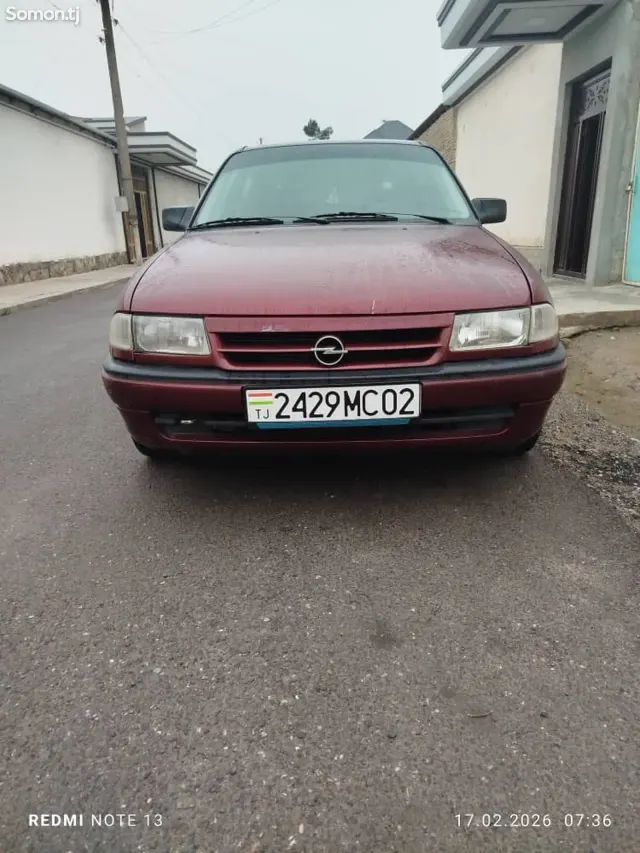 Opel Astra F 1993 · 1.6 MT