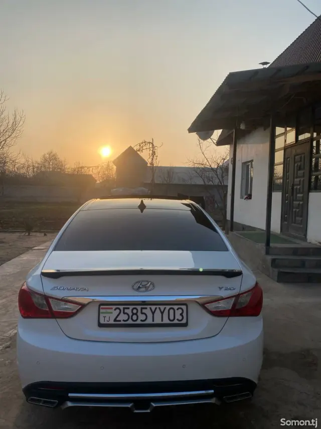 Hyundai Sonata 2011 · 2.0 AT