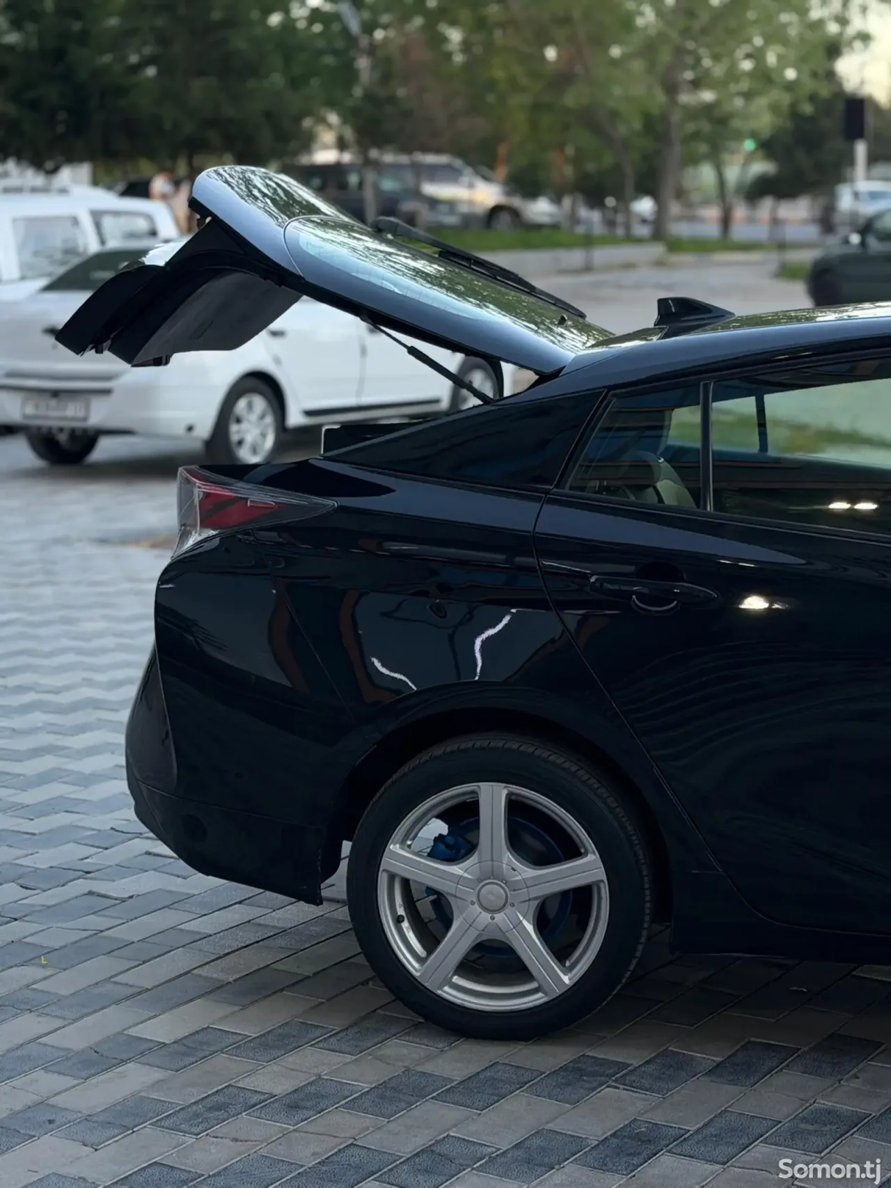 Toyota Prius 2017 · 1.8 AMT