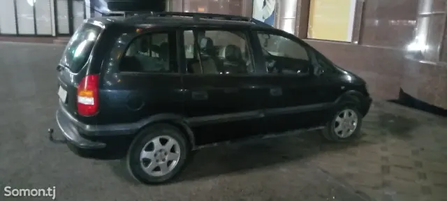Opel Zafira 2000 · 0.8 MT