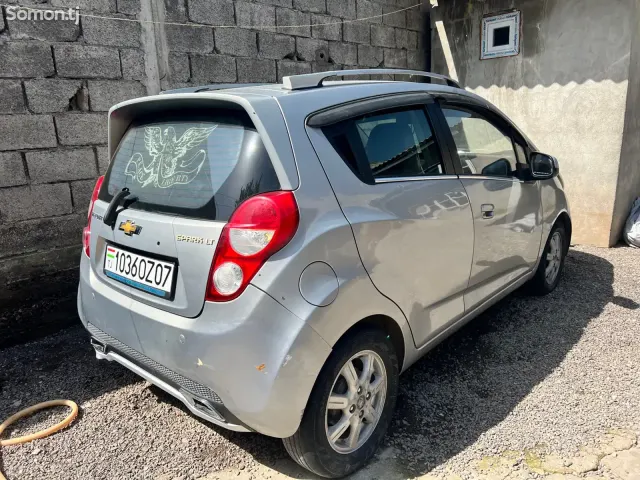 Chevrolet Spark 2010 · 1.6 AT