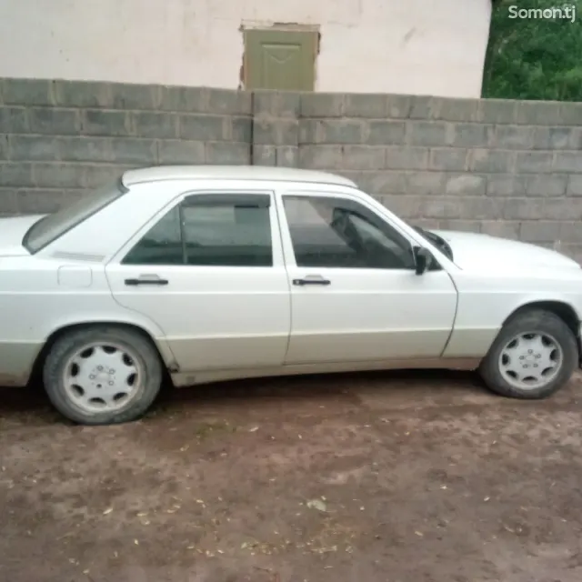 Mercedes-Benz W124 1987 · 2.0 MT