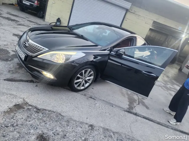 Hyundai Grandeur 2015 · 2.2 AT