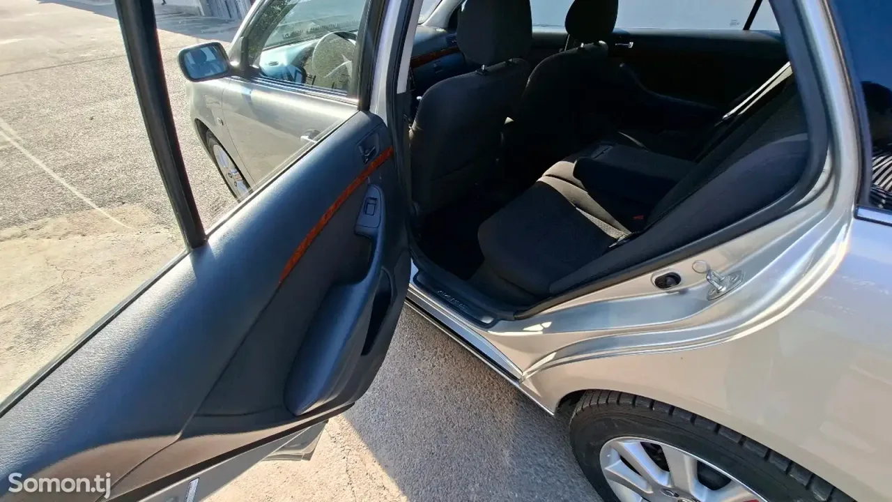 Toyota Avensis 2006 · 1.8 MT