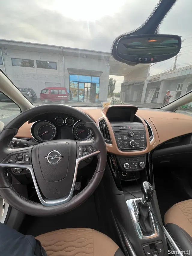 Opel Zafira 2015 · 1.6 AT