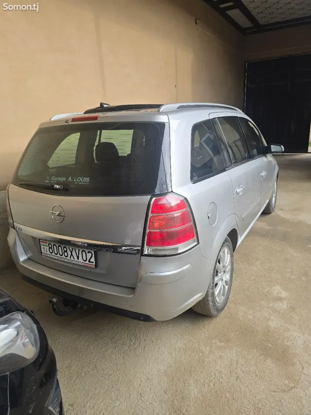 Opel Zafira 2006 · 2.2 AT