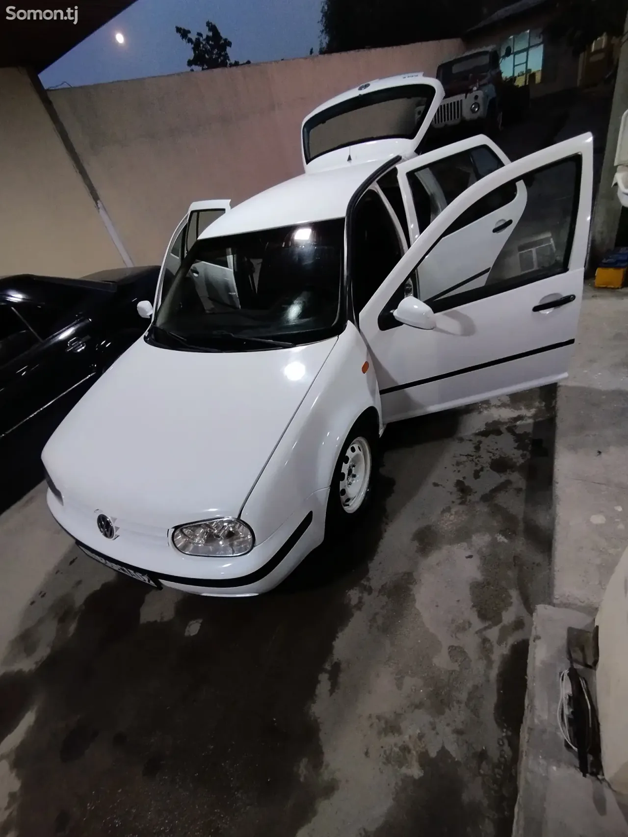 Volkswagen Golf 1999 · 2.0 MT