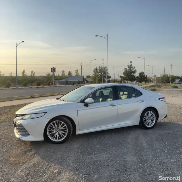 Toyota Camry 2019 · 3.5 AT