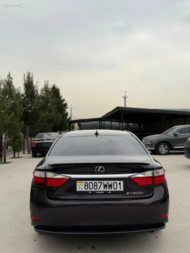 Lexus ES series 2013 · 2.5 AT