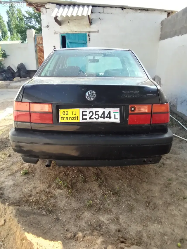 Volkswagen Vento 1994 · 1.8 MT
