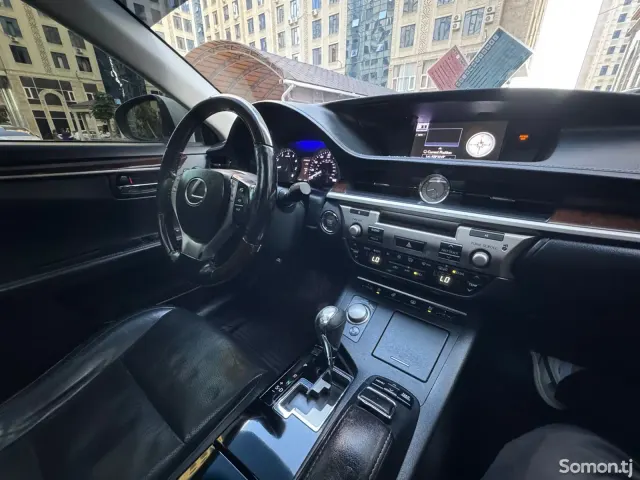 Lexus ES series 2014 · 3.5 AT