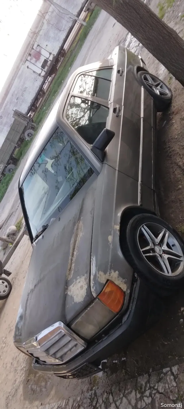 Mercedes-Benz W201 1987 · 1.8 MT