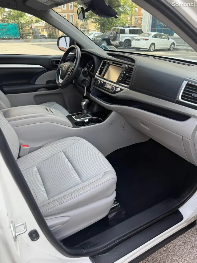 Toyota Highlander 2018 · 3.5 AT