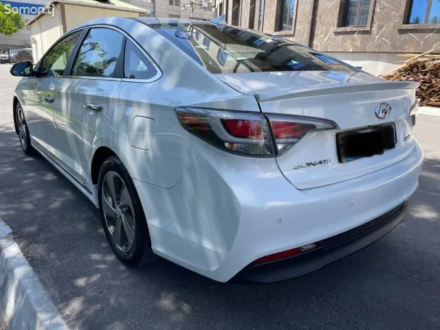 Hyundai Sonata 2015 · 2.0 AT