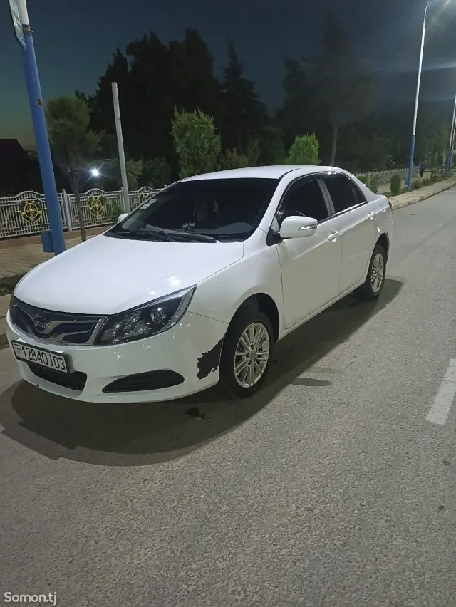 BYD E5 2019 · AT
