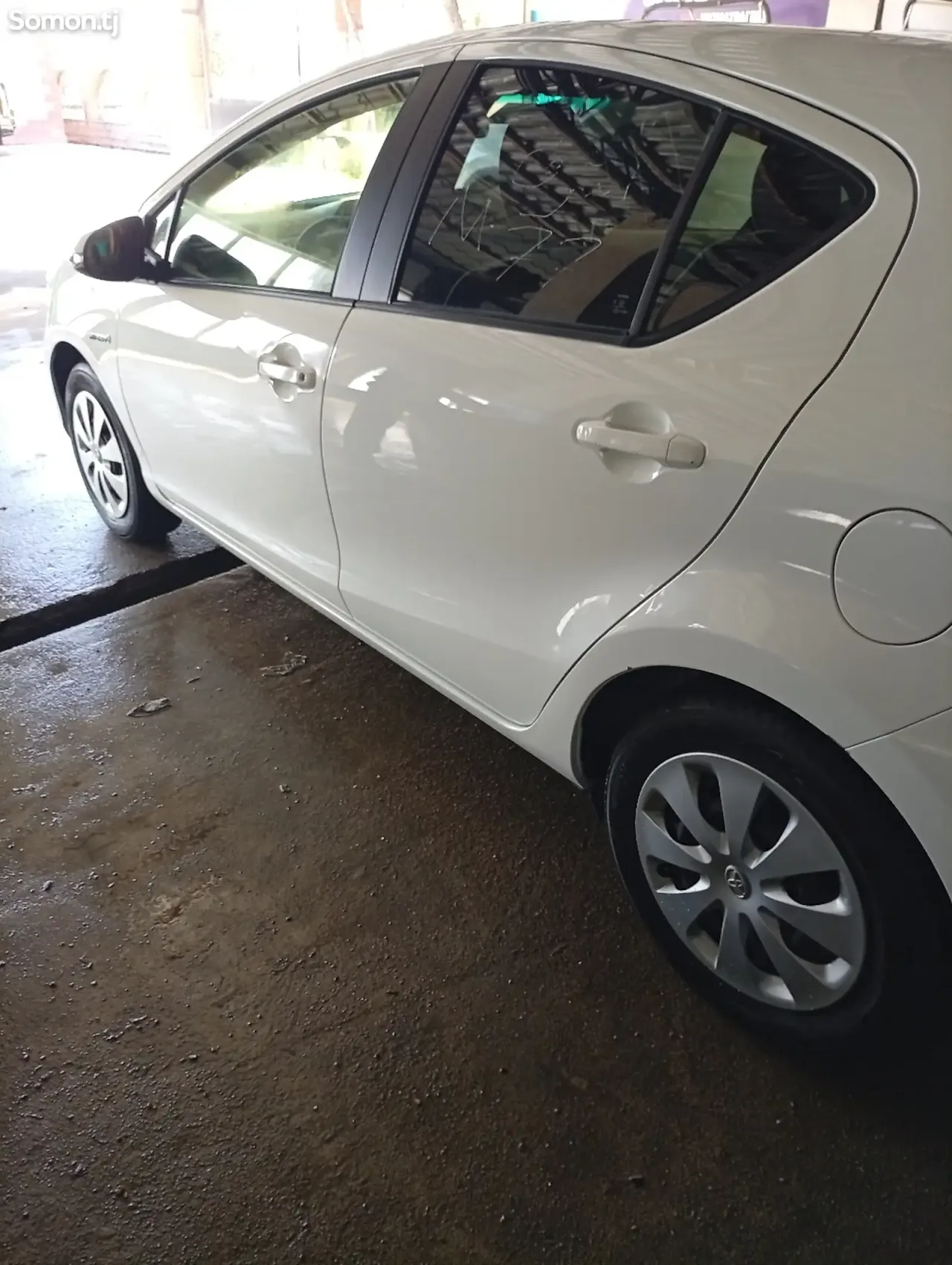 Toyota Aqua 2014 · 1.5 AT