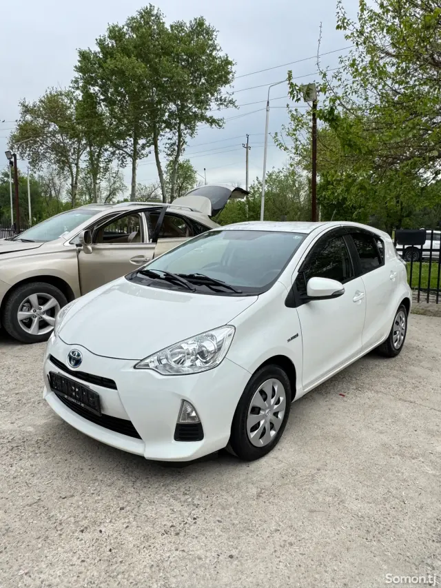Toyota Aqua 2014 · 1.5 AT