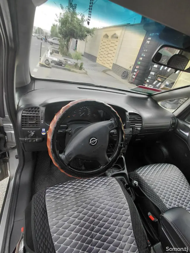 Opel Zafira 1999 · 1.6 MT