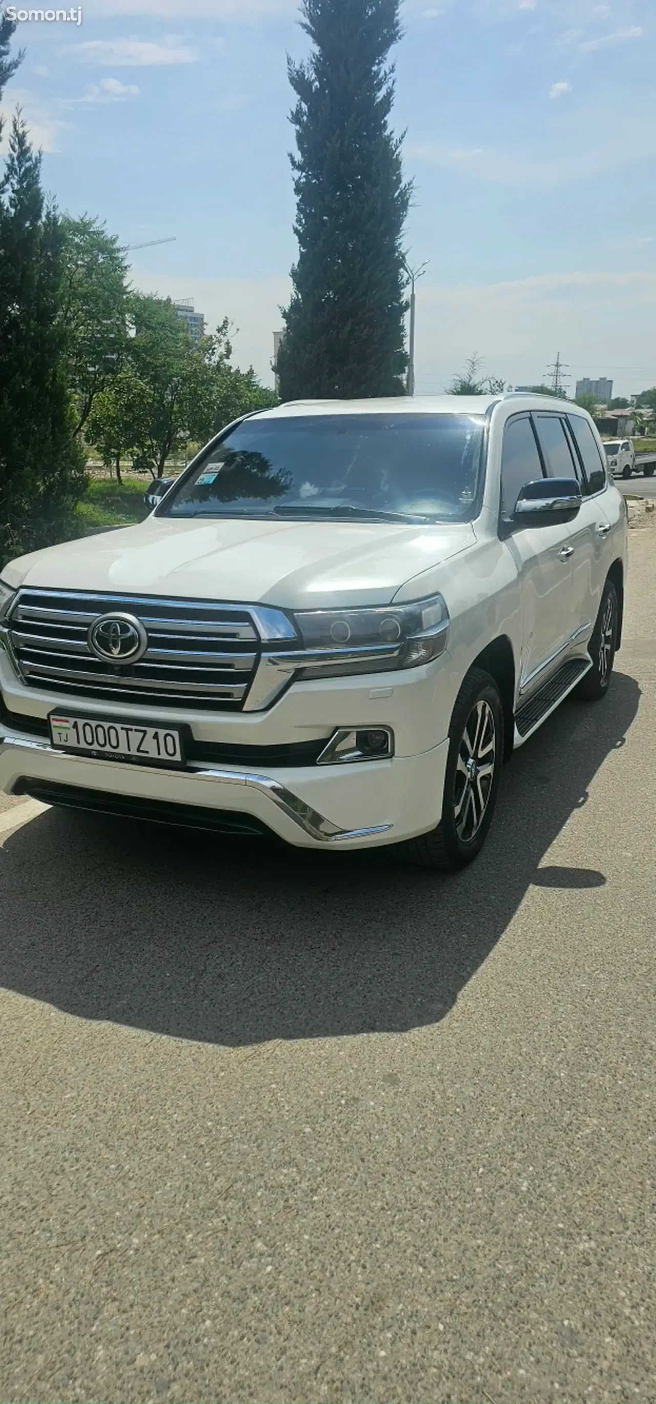 Toyota Land Cruiser 2018 · 4.6 AT