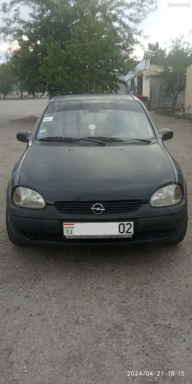 Opel Corsa 1999 · 1.6 MT